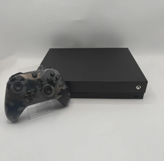 Xbox One X 1TB Nera + Controller