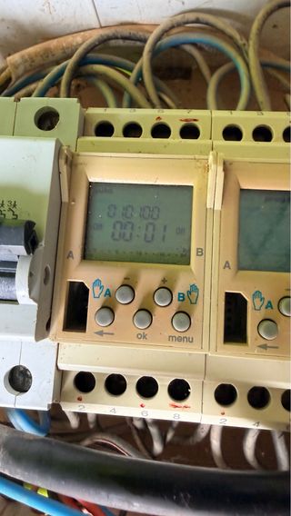 Reloj programador digital HAGER