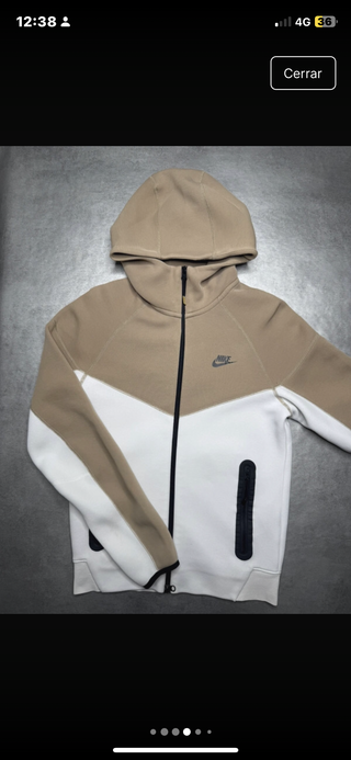 Sudadera Nike Beige y Blanca
Muy bueno