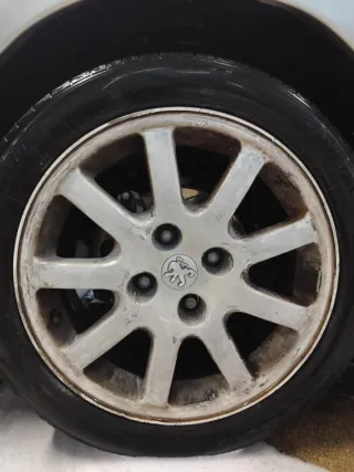 Llantas Peugeot 206 con neumáticos