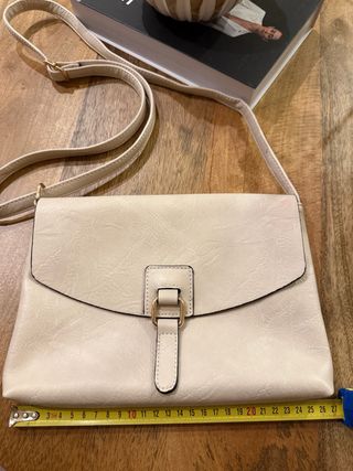 Bolso de hombro beige de piel