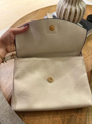 Bolso de hombro beige de piel