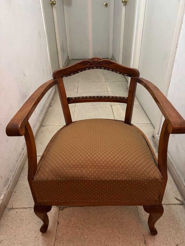 Silla antigua tapizada madera