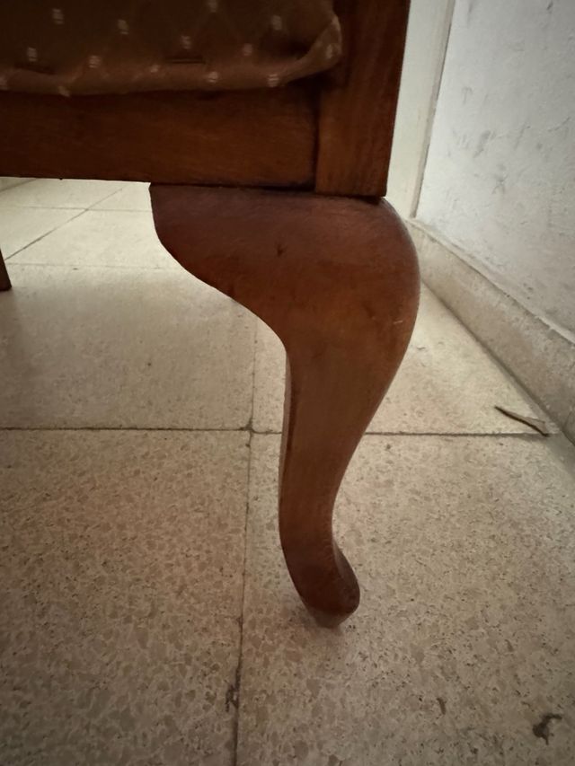 Silla antigua tapizada madera