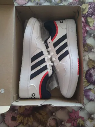 Zapatillas Adidas Blancas y Negras