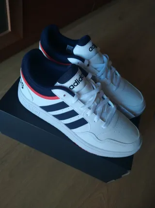 Zapatillas Adidas Blancas y Negras