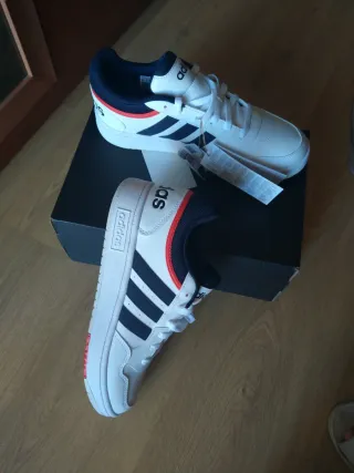 Zapatillas Adidas Blancas y Negras