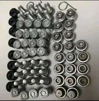 Se vende tornillos antirrobo VW GOLF MK7 AUDI SEAT