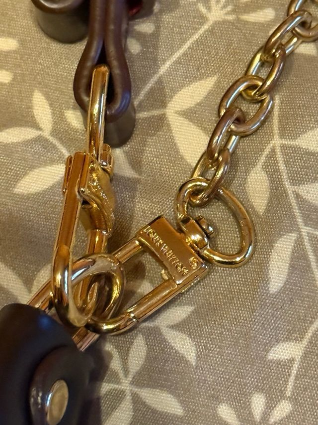 Bolso de Hombro Marrón y Dorado