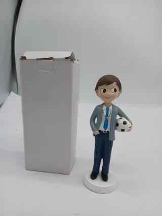 Figura de comunión niño con balón