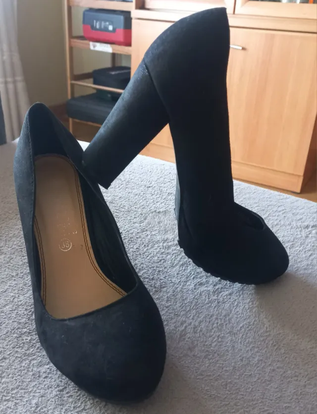 Zapatos de tacón negros talla 38