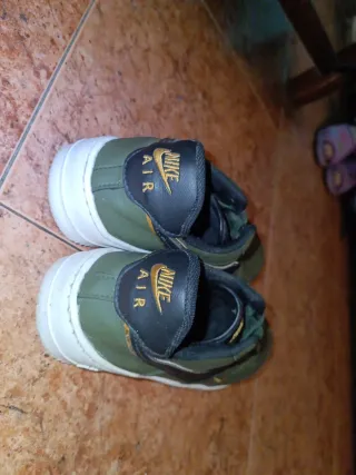 Nike Air Force 1 Verde y Dorado