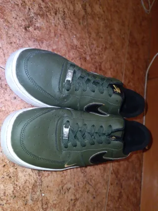 Nike Air Force 1 Verde y Dorado