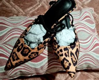 Zapatos destalonados animal print Talla 38