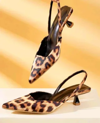 Zapatos destalonados animal print Talla 38