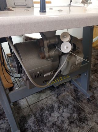 Máquina de coser industrial Dürkopp Adler