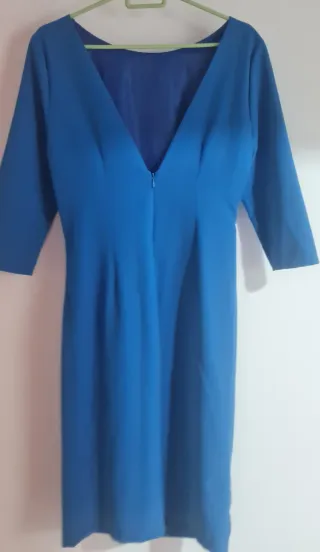 Vestido azul con bordado floral