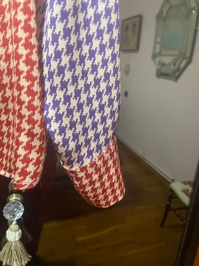 Blusa Morada y Roja Estampada