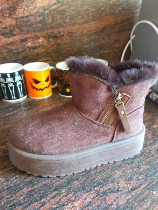 Botas niña marrones con cremallera
