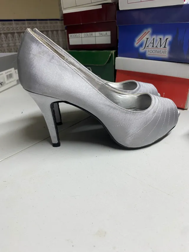Tacones plateados 