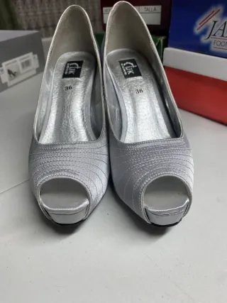 Tacones plateados 
