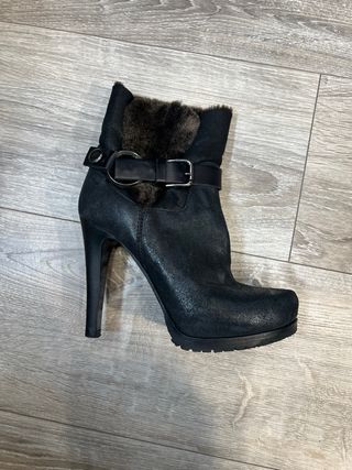 Stivaletti neri con pelo EU39