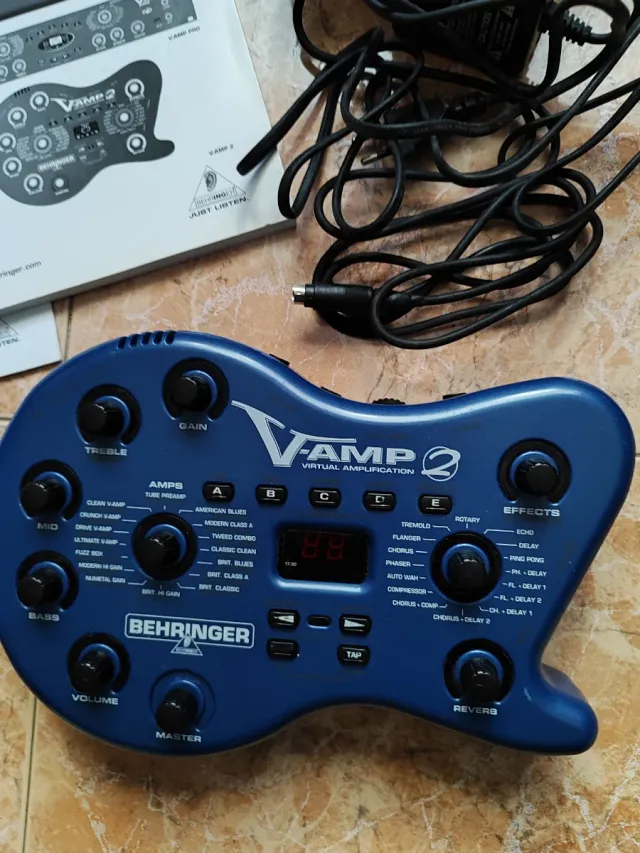 Behringer V-AMP 2 con funda
