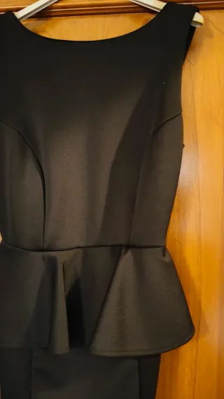 Tubino nero con peplo