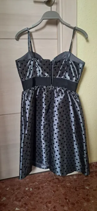 Vestido de fiesta con lunares