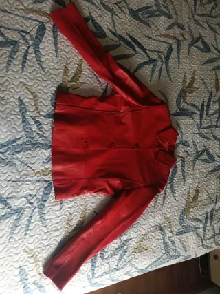Cazadora Roja de Piel.