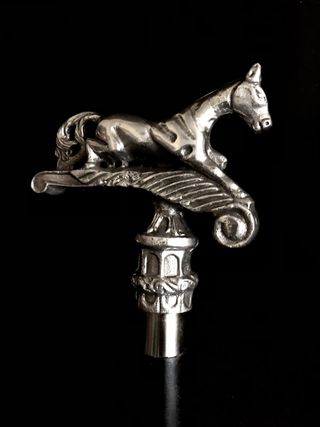 Un divertido y raro bastón con empuñadura tiovivo