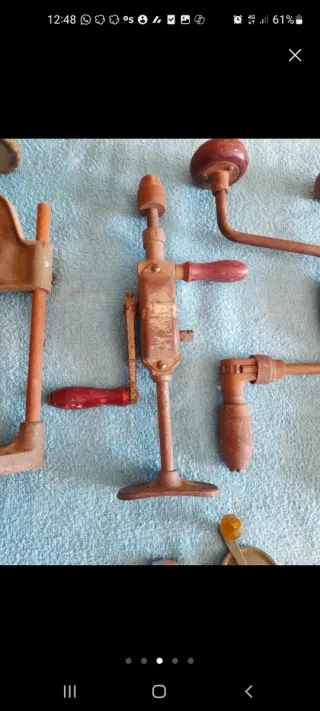 Taladro manual vintage o berbiquí antiguo