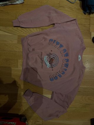Sudadera corta rosa.