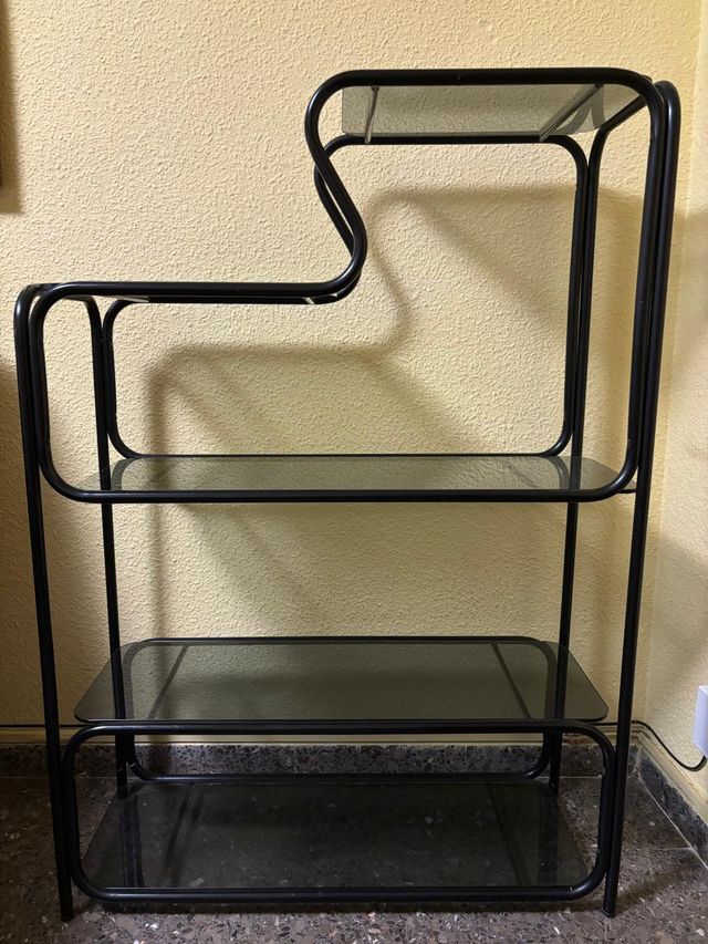 Estantería metálica con baldas de cristal