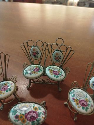 Salottino miniatura con sedie e tavolino