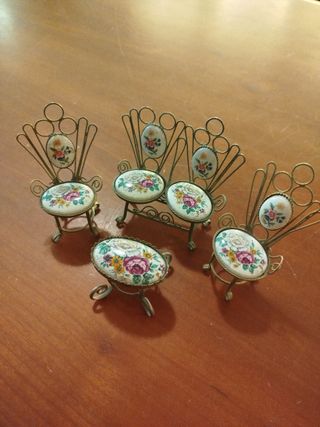 Salottino miniatura con sedie e tavolino