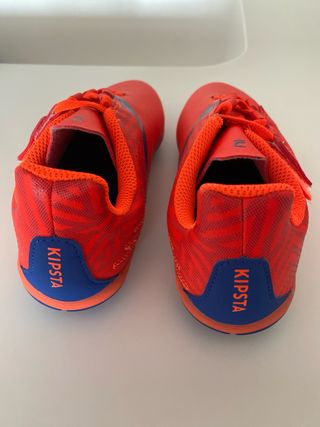 Botas de fútbol niño Kipsta rojas y azules