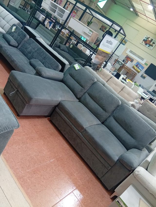 Sofá cama gris con arcón