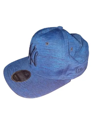 Gorra New Era NY Ajustable Visera Plana Azul.