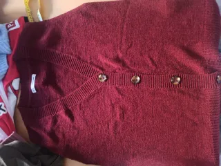 Chaleco granate con botones