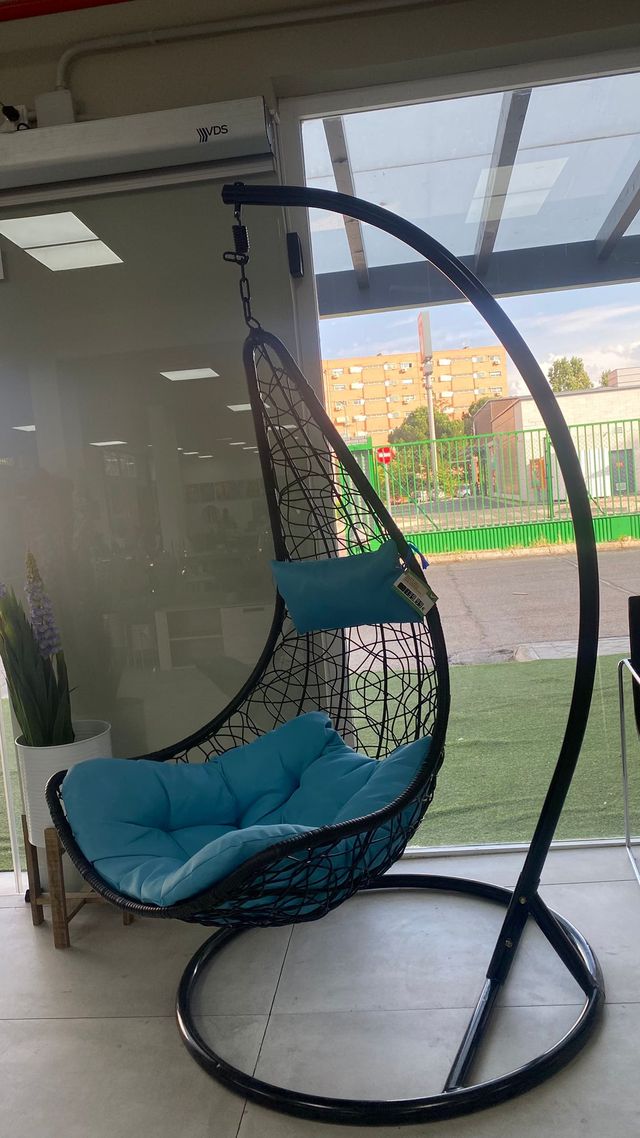 Cesta colgante con cojines