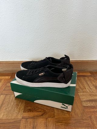 Zapatillas Puma Suede con lazo negro