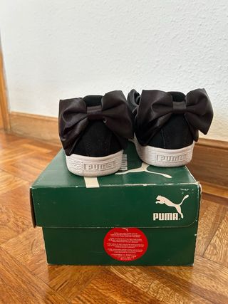 Zapatillas Puma Suede con lazo negro