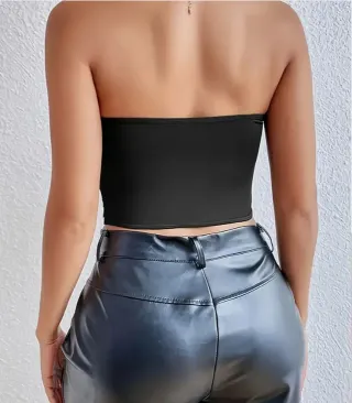 Top- Corset negro sin tirantes, diseño de flores