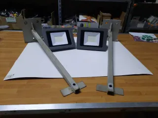 2 Focos LED 30W con Soportes