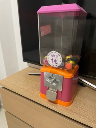 Maquina expendedora de bolas saltarinas 1€
