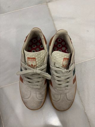 Zapatos Adidas Beige y Marrón 
original