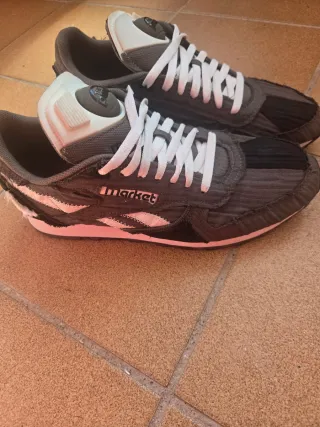 Zapatillas Market grises y blancas