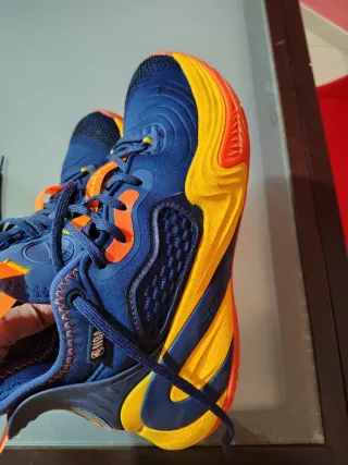 Scarpe basket NBA blu e gialle