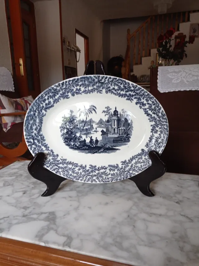 Fuente Cerámica La Cartuja Azul y Blanca